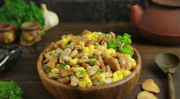 Салат с грибами и фасолью