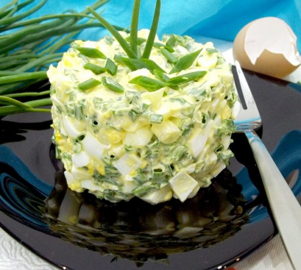 Салат из яиц с зеленым луком