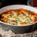 Запеканка с макаронами, творогом и томатным соусом