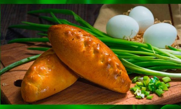 Быстрые пирожки с зеленым луком и яйцом