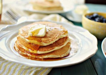 Панкейки с карамельным соусом