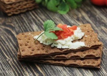 Закуски на скорую руку. 10 вариантов намазки на хлебцы